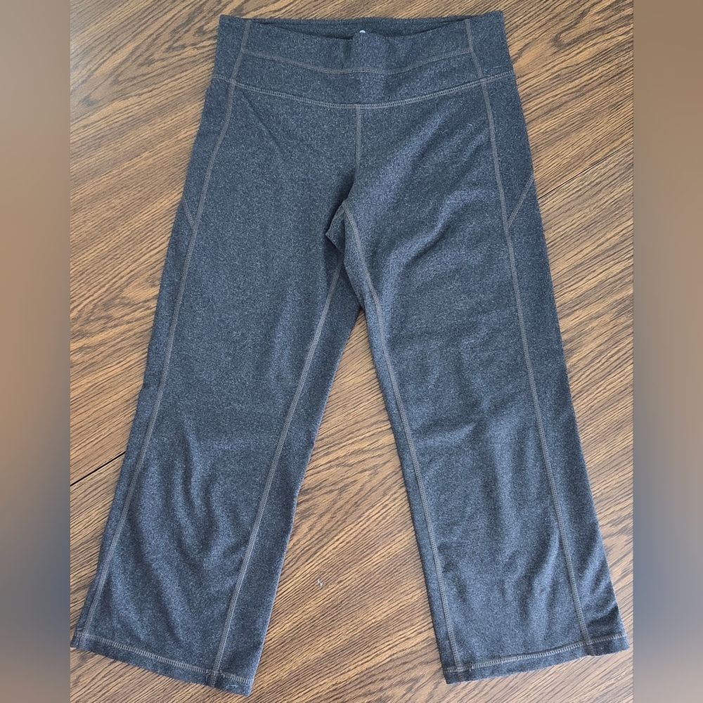 Athleta Kickbooty Capri Womens Small In Gray